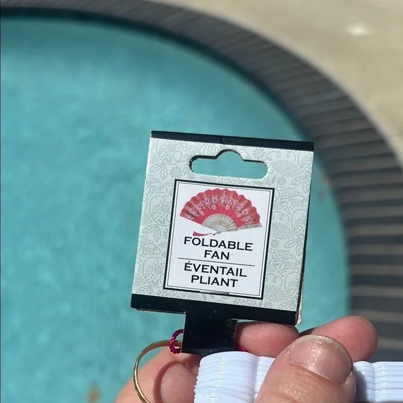 Elegant Pink Hand Fan with Gold Flowers - Picture 4 of 4